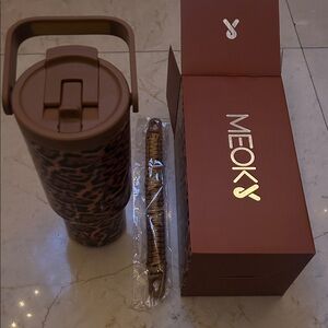 Meoky Leopard Print 32oz Tumbler with Handle
